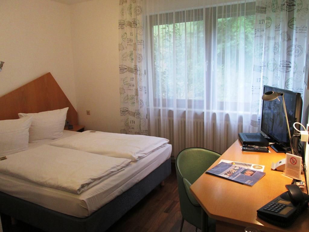 Hotel & Restaurant Kaiser Superior Herrenberg Eksteriør bilde
