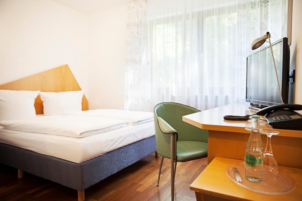Hotel & Restaurant Kaiser Superior Herrenberg Eksteriør bilde