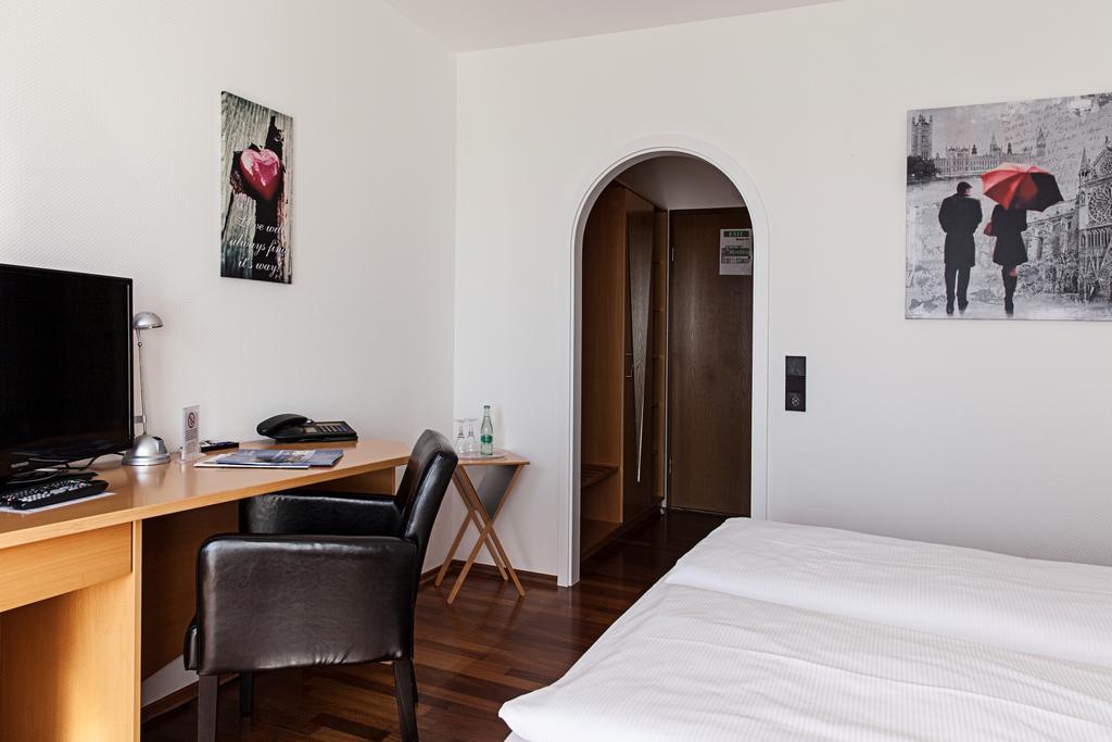 Hotel & Restaurant Kaiser Superior Herrenberg Eksteriør bilde